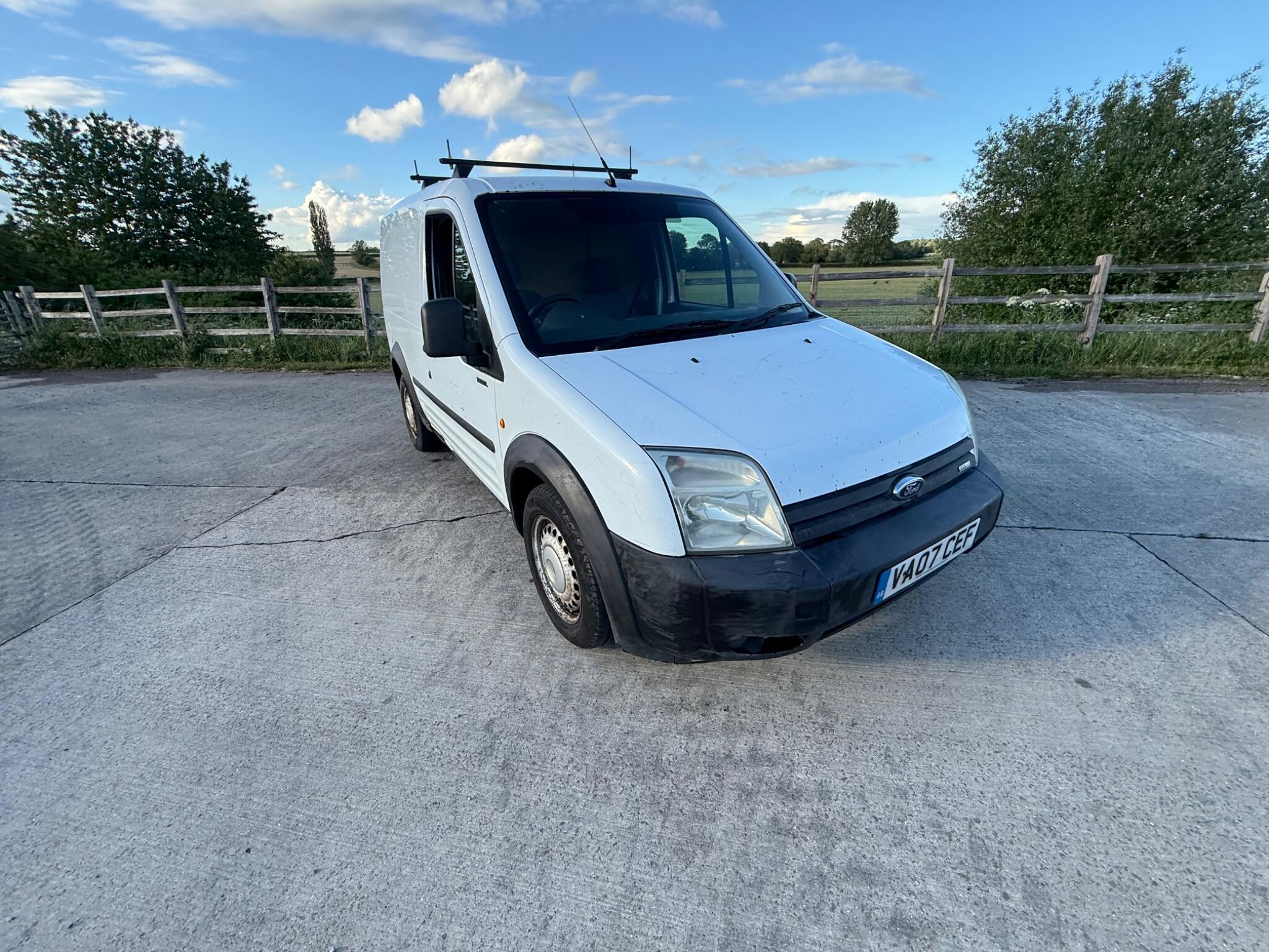Ford Transit Connect 1.8 TDCi T200 LX L1 H1 4dr — photo 46 of 86